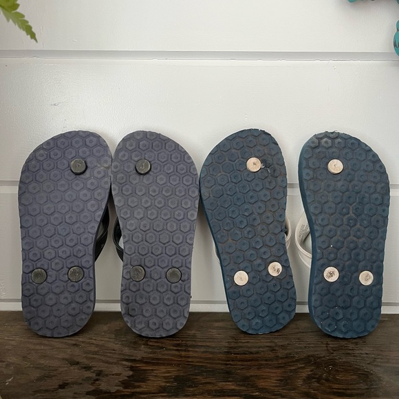 Old Navy Boy Flip flops, Set of 2, Good used condition, Skull & Dinosaur pattern - Picture 4 of 6